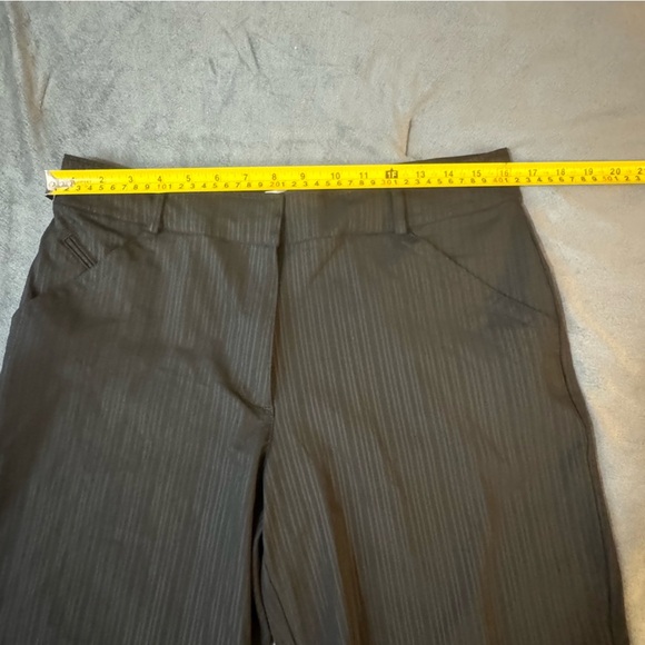 Nike Golf Shorts
#1025 - Picture 2 of 11